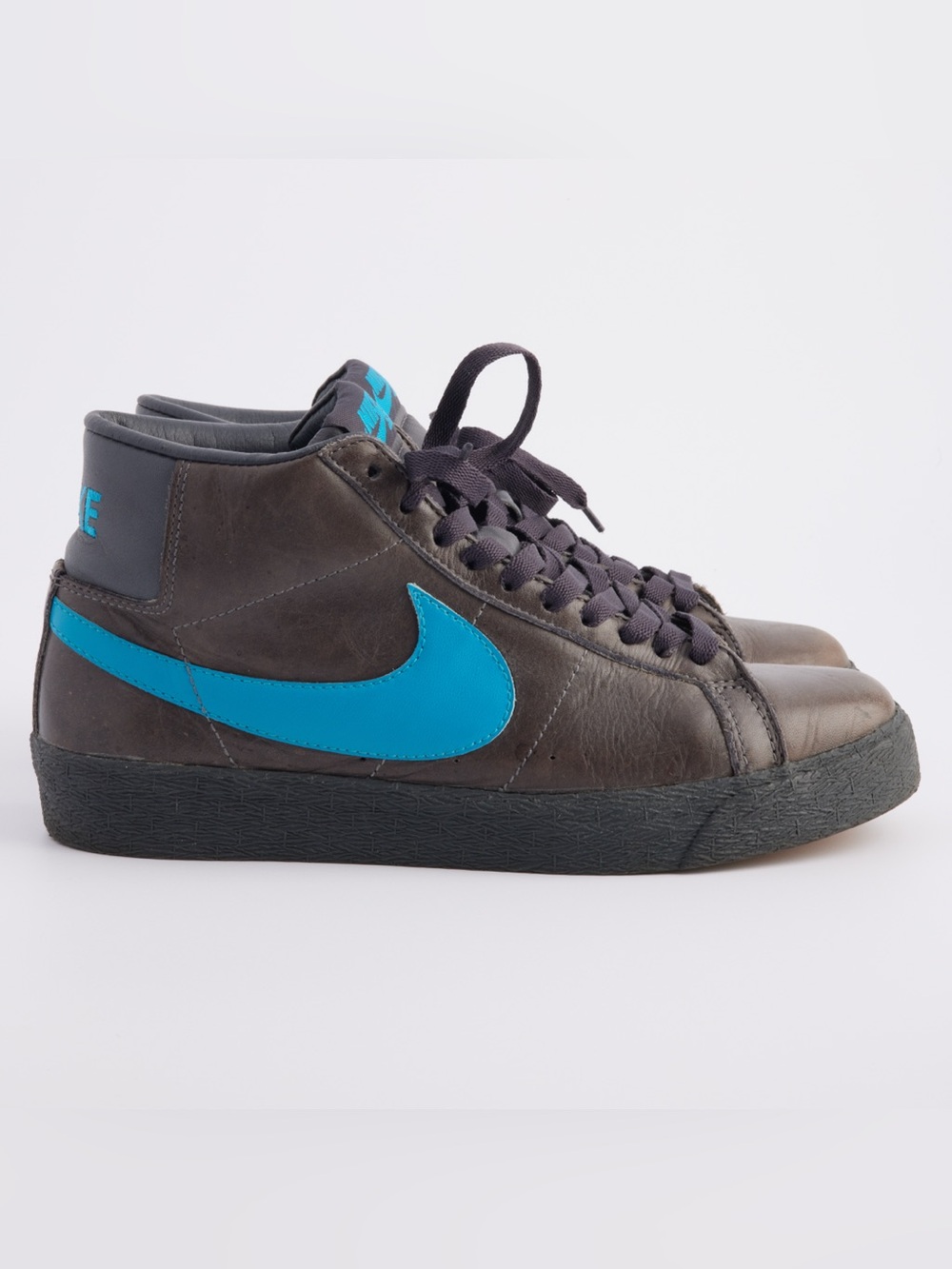 NIKE SB BLAZER MID